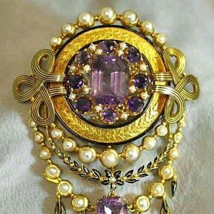 18K Yellow Gold Amethyst and Pearl Pendant Brooch